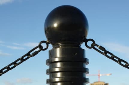 R-7571-B decorative bike bollard with chains